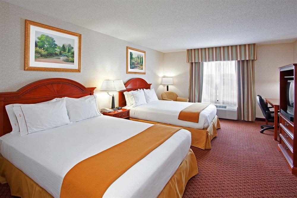 Holiday Inn Express & Suites - Sharon-Hermitage By Ihg West Middlesex Bagian luar foto