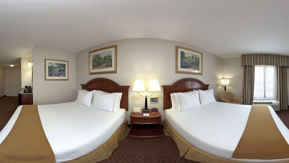 Holiday Inn Express & Suites - Sharon-Hermitage By Ihg West Middlesex Bagian luar foto