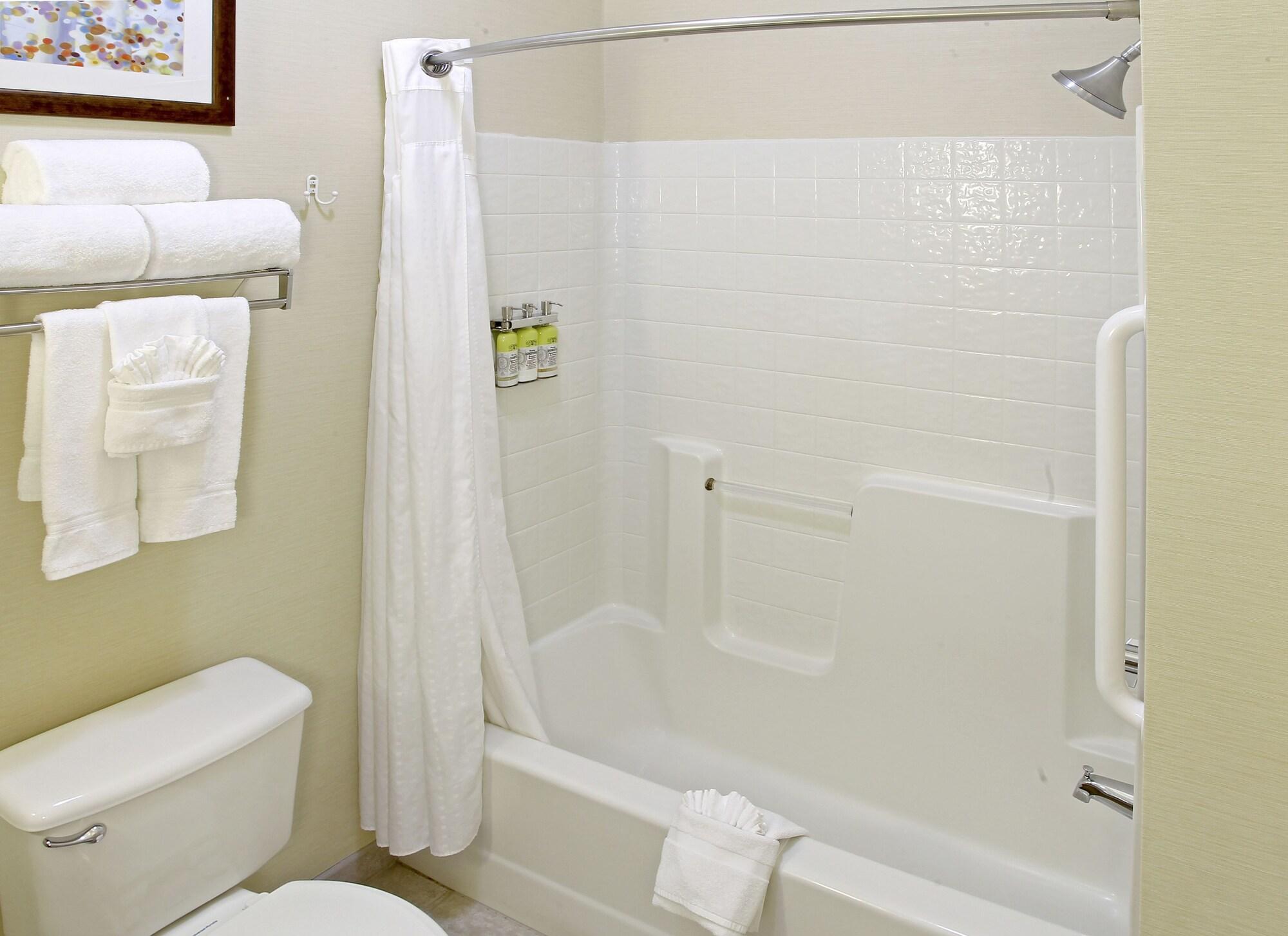 Holiday Inn Express & Suites - Sharon-Hermitage By Ihg West Middlesex Bagian luar foto