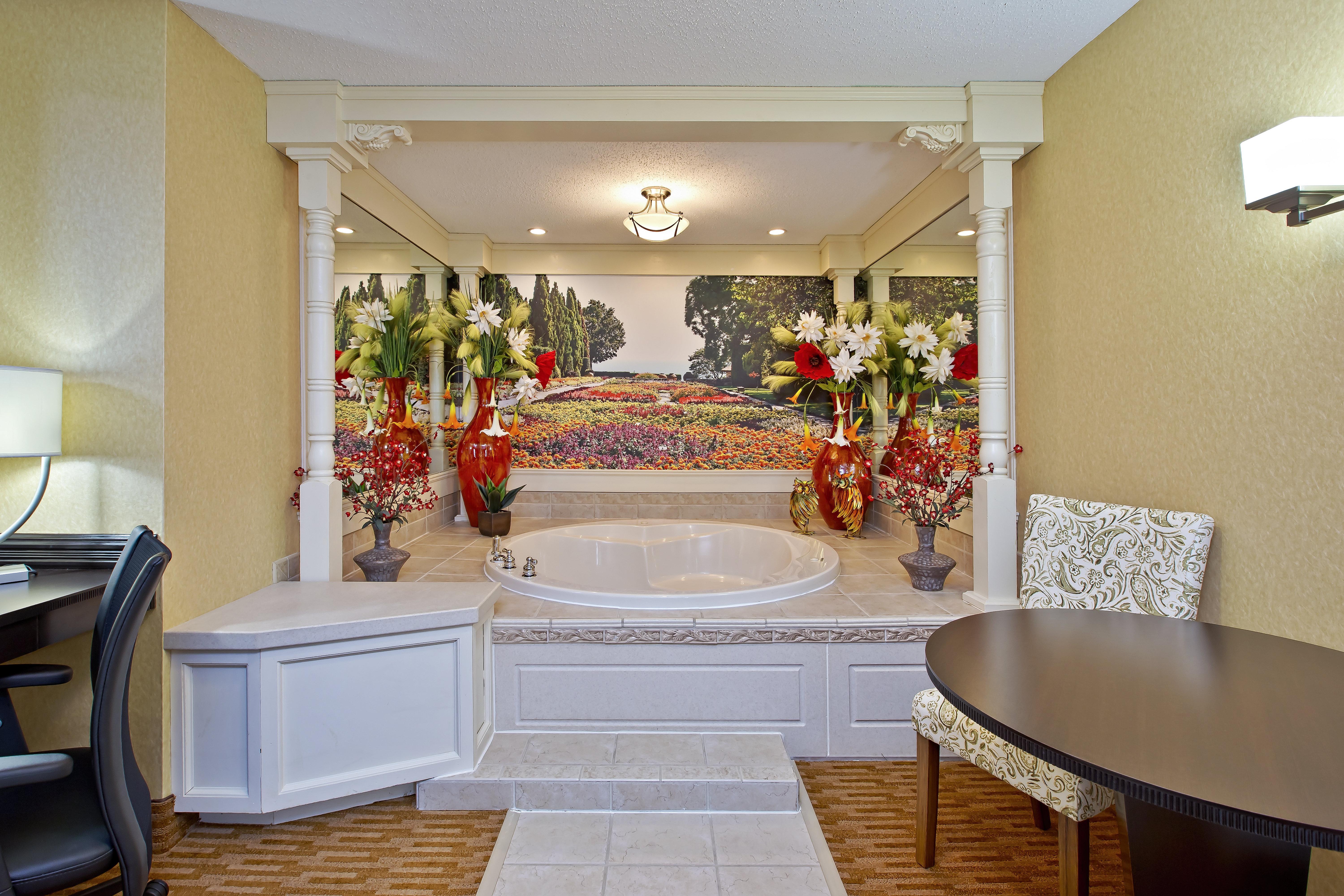 Holiday Inn Express & Suites - Sharon-Hermitage By Ihg West Middlesex Bagian luar foto