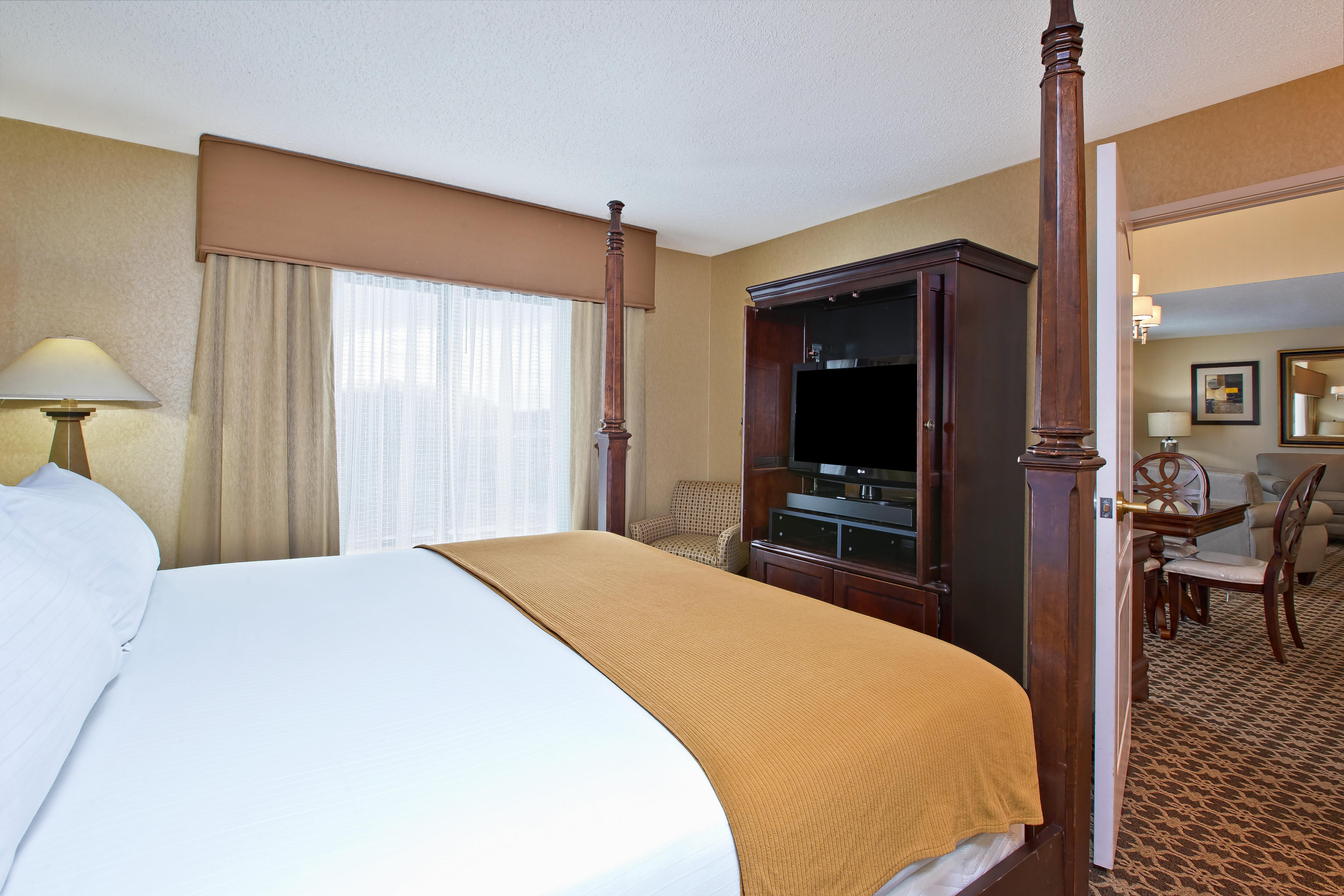 Holiday Inn Express & Suites - Sharon-Hermitage By Ihg West Middlesex Bagian luar foto