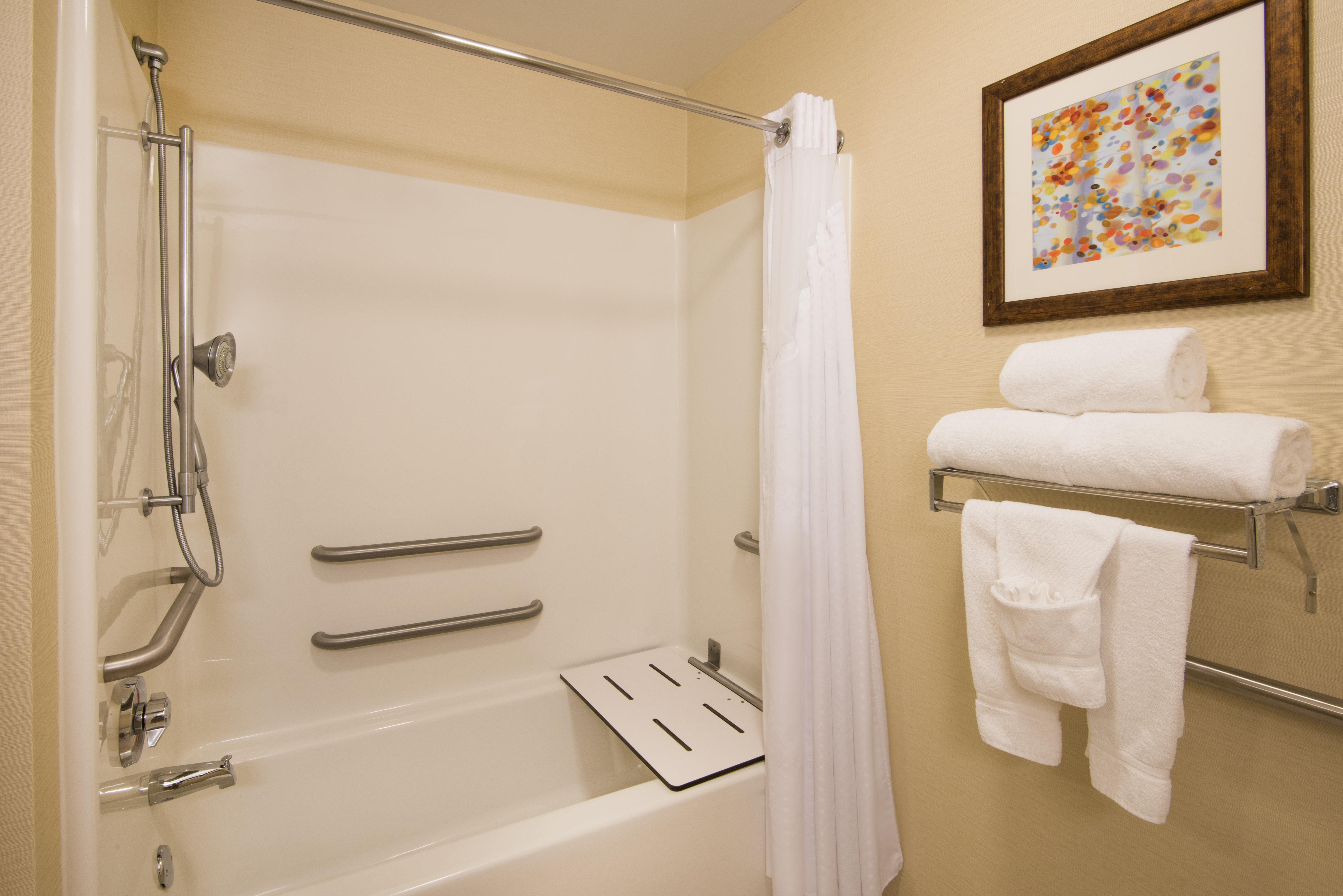 Holiday Inn Express & Suites - Sharon-Hermitage By Ihg West Middlesex Bagian luar foto