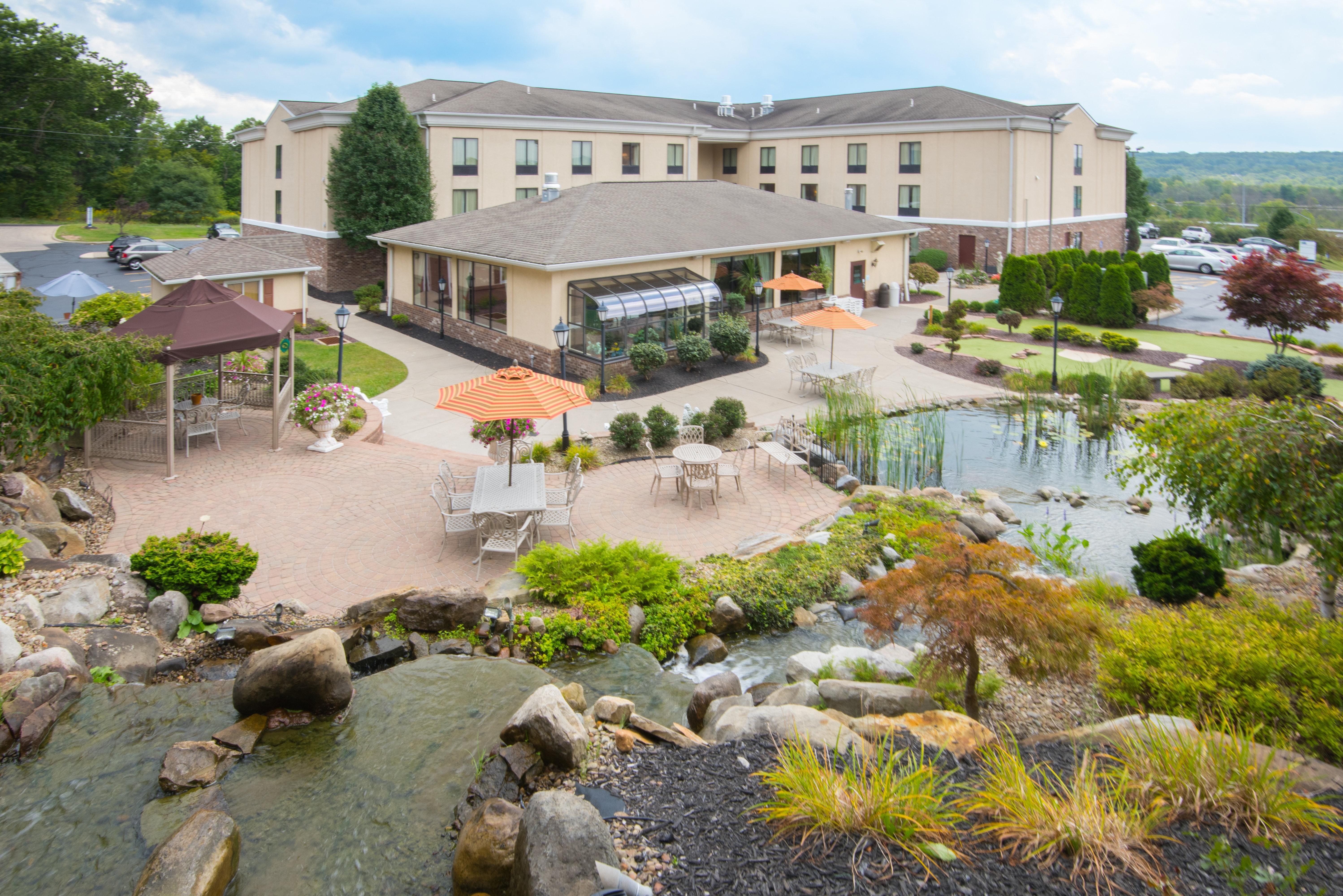 Holiday Inn Express & Suites - Sharon-Hermitage By Ihg West Middlesex Bagian luar foto