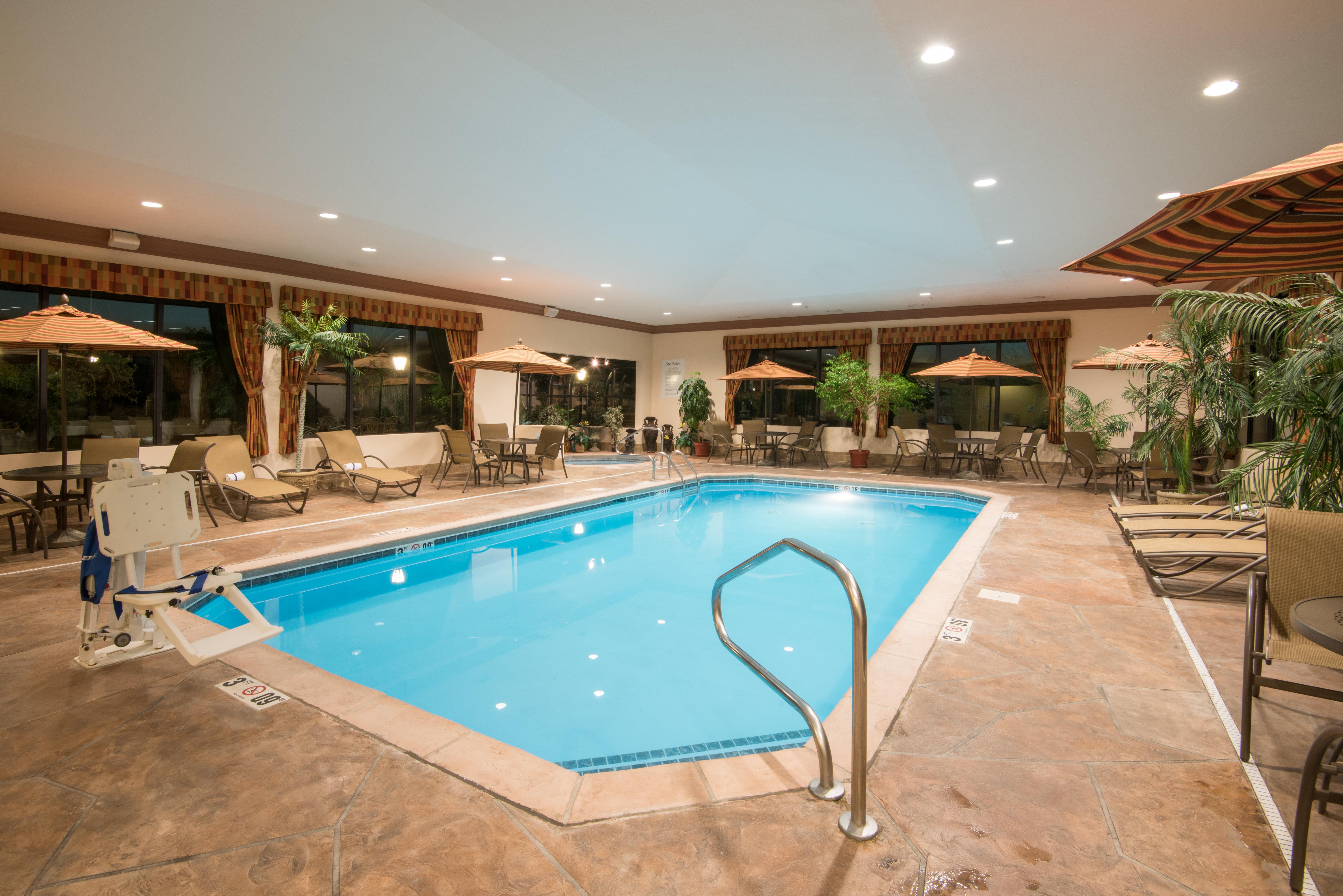 Holiday Inn Express & Suites - Sharon-Hermitage By Ihg West Middlesex Bagian luar foto