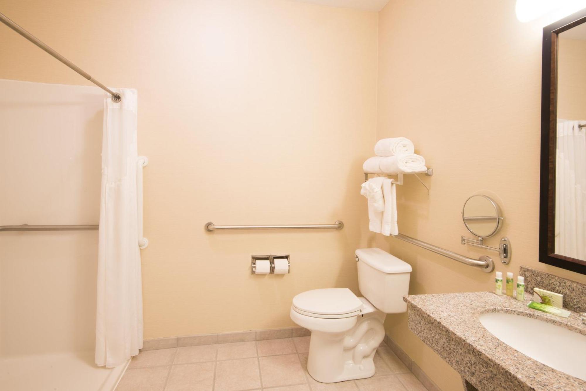 Holiday Inn Express & Suites - Sharon-Hermitage By Ihg West Middlesex Bagian luar foto