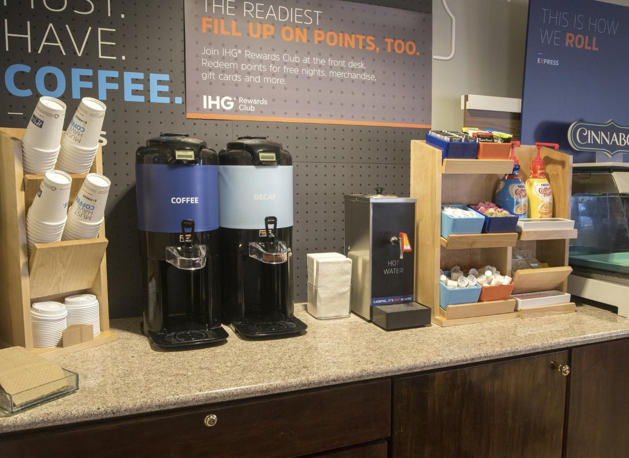 Holiday Inn Express & Suites - Sharon-Hermitage By Ihg West Middlesex Bagian luar foto