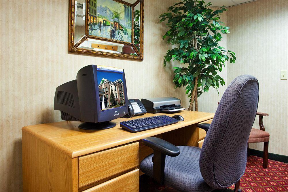 Holiday Inn Express & Suites - Sharon-Hermitage By Ihg West Middlesex Bagian luar foto